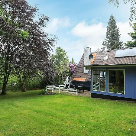 Four-bedroom Holiday In Nexo 17